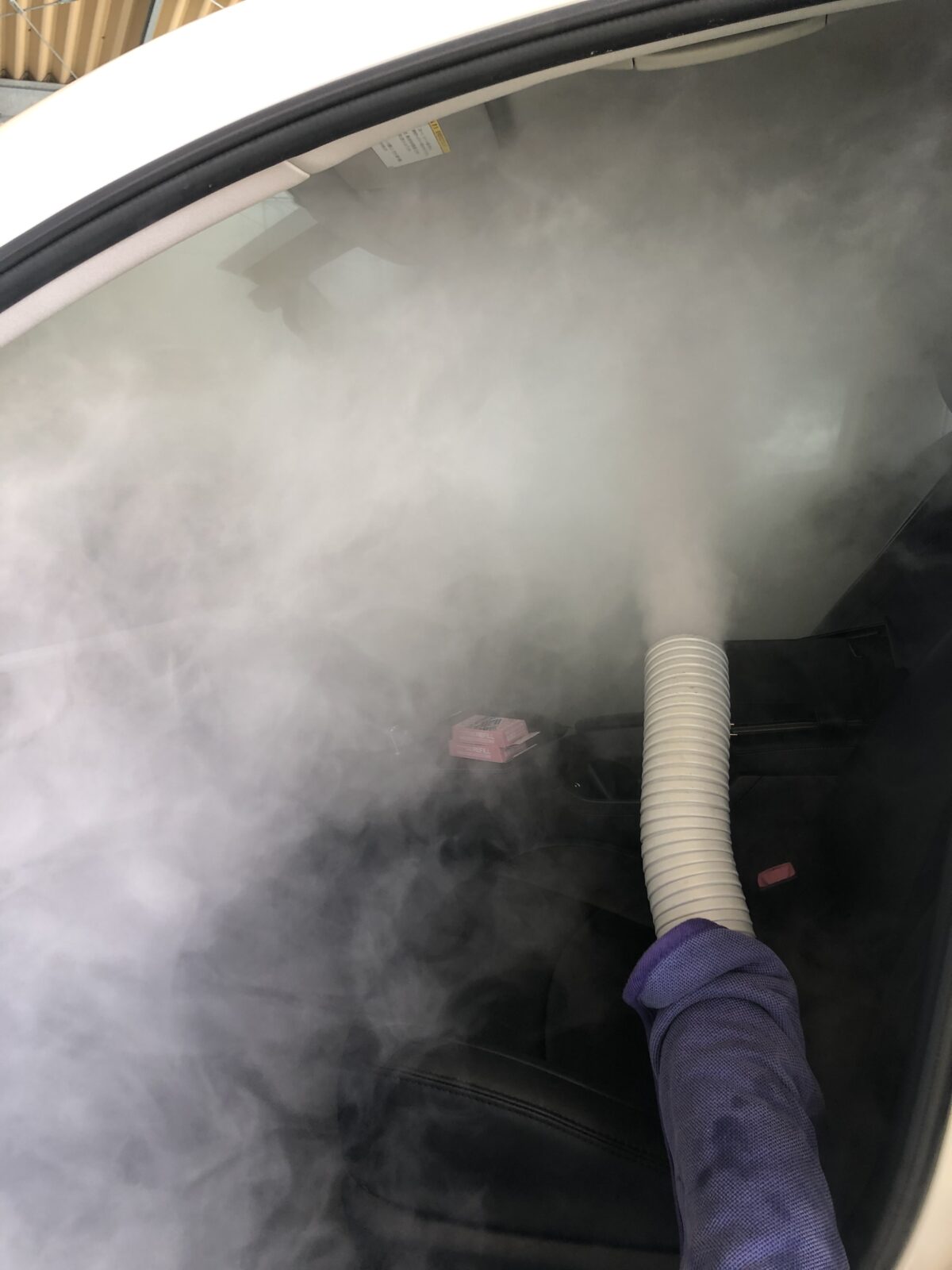 レクサス LEXUS 福岡 久留米 熊本 車エアコン カビ 臭い 匂い 当社はホームエアコンのようにカーエアコンを洗えます(^^) 全国にて施工対応の「愛車のエアコン掃除屋さん」です！！！ 料金は出張費込みの値段です。車内清掃 車内クリーニング スノーソックス